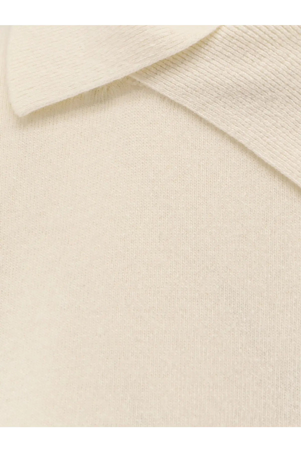The 73 women’s turleneck wool sweater white in cream-colored knit with ribbed collar and textured fabric