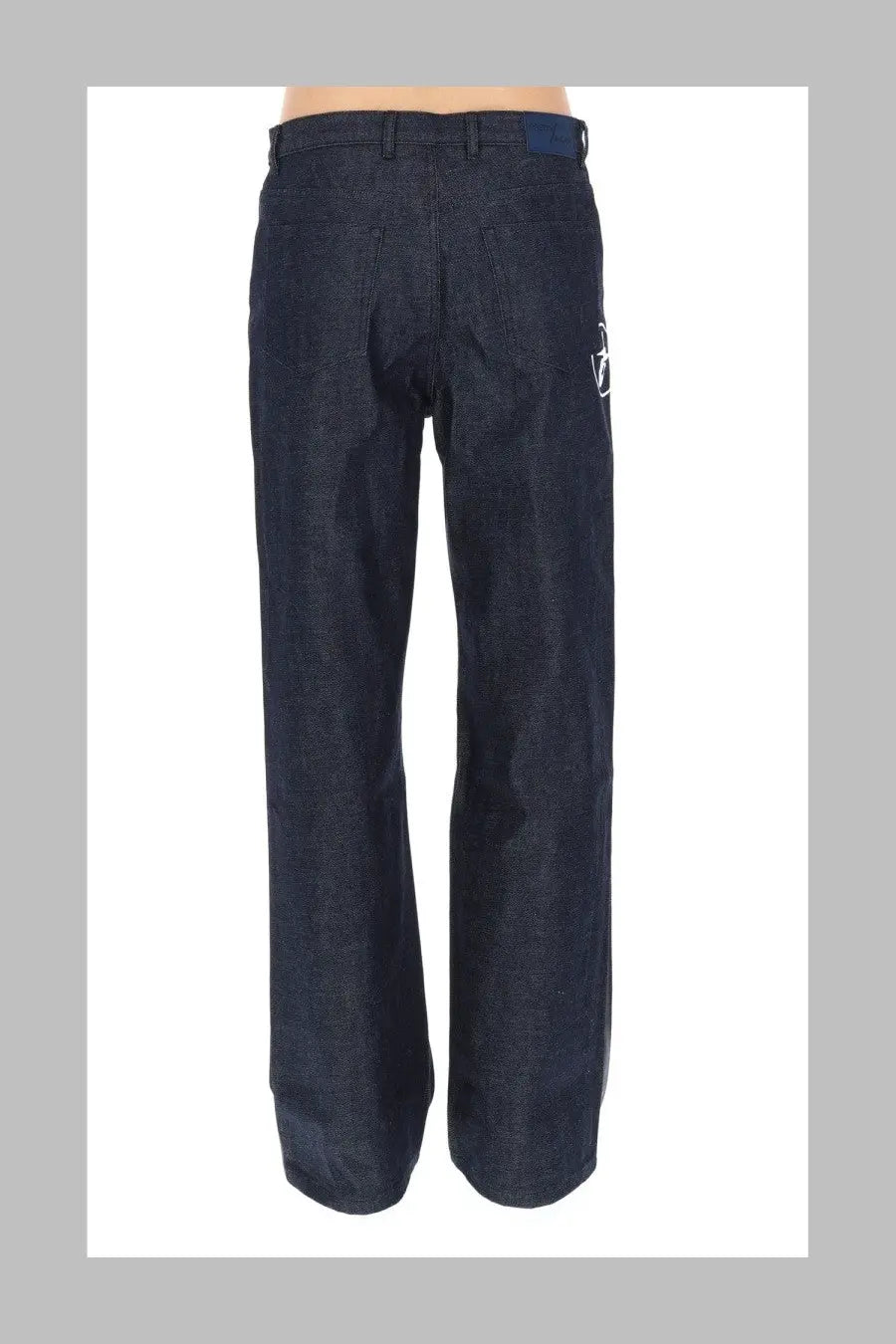 A.P.C men’s dark blue denim jeans Sally Con Stampa with subtle white anchor logo on left thigh