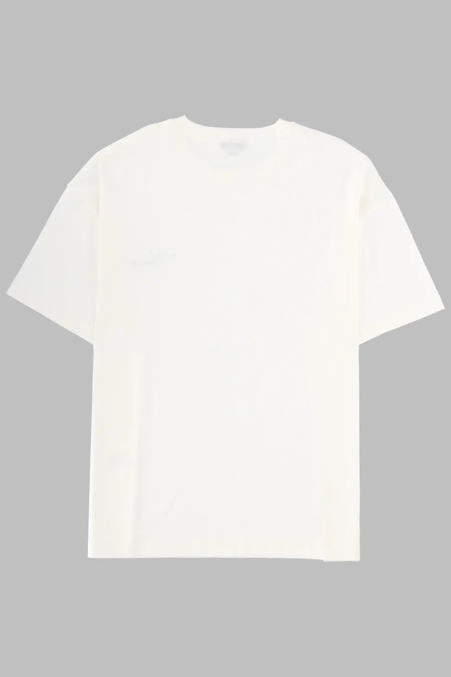 A.P.C men’s white minimalist crew-neck t-shirt with short sleeves made from lightweight cotton material