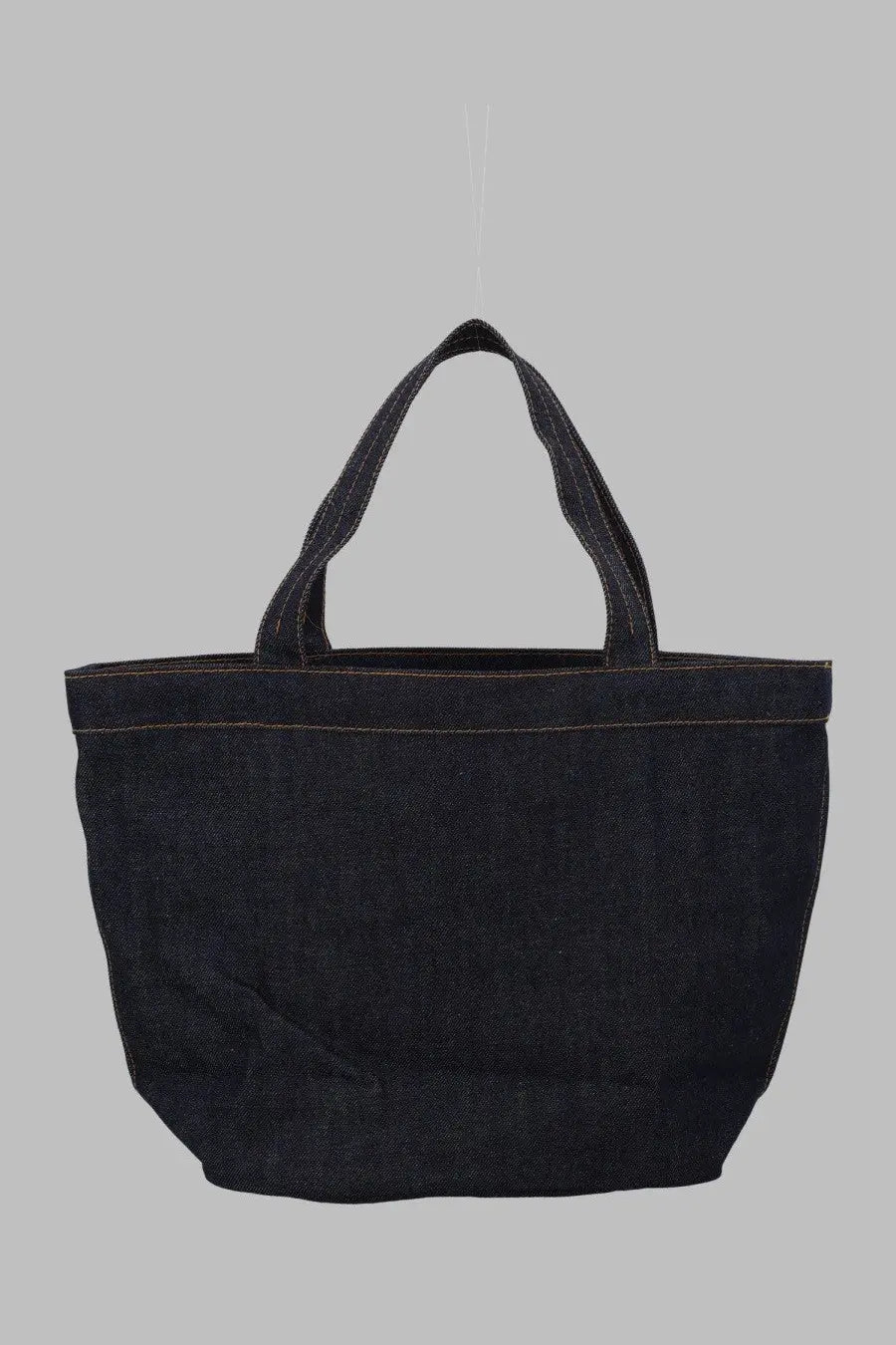 A.P.C women’s borsa tote in dark blue denim with sturdy handles and contrasting stitching for everyday use