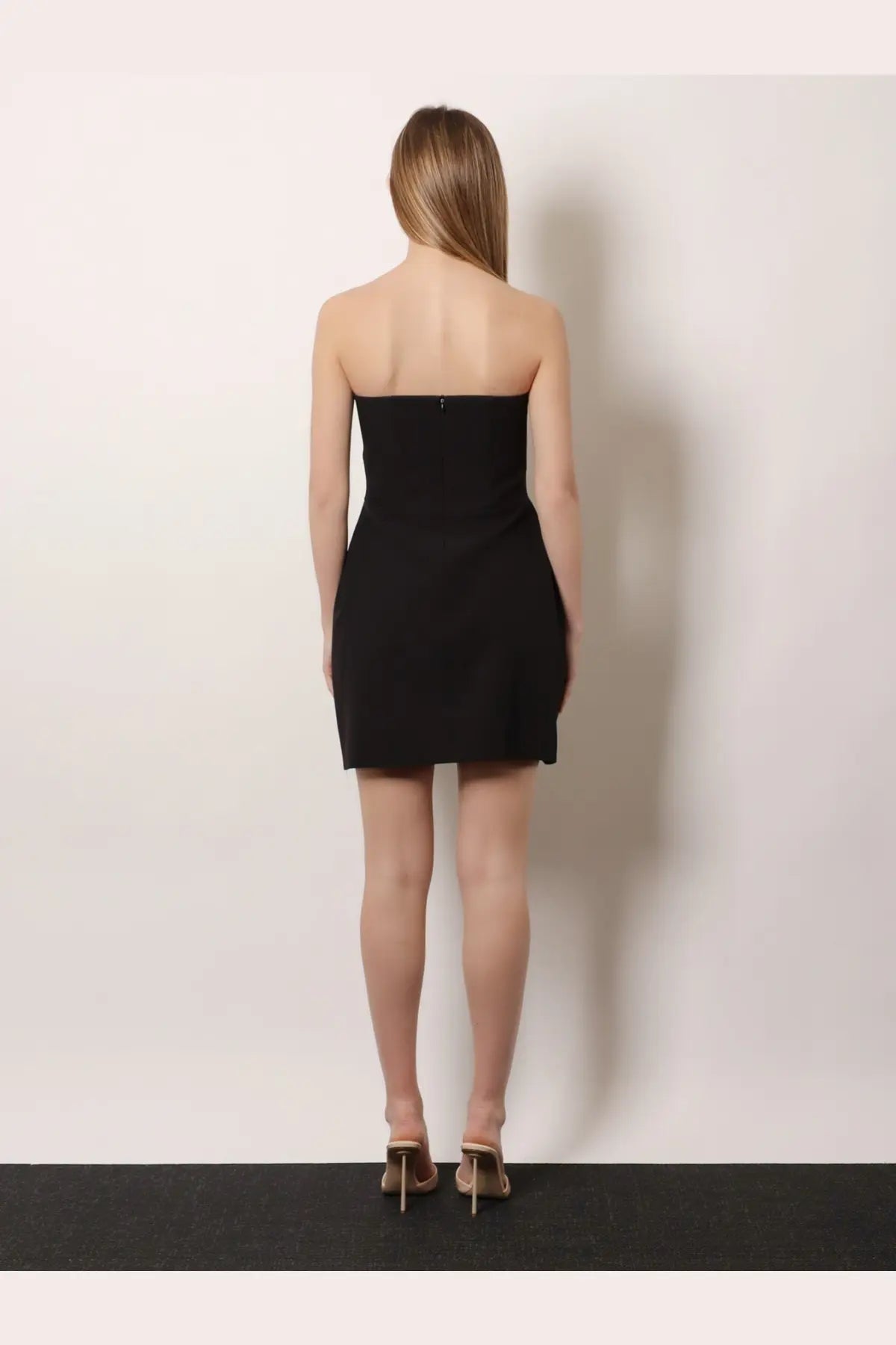 Actualee women’s black strapless mini dress with fitted bodice and straight hemline for elegant occasions