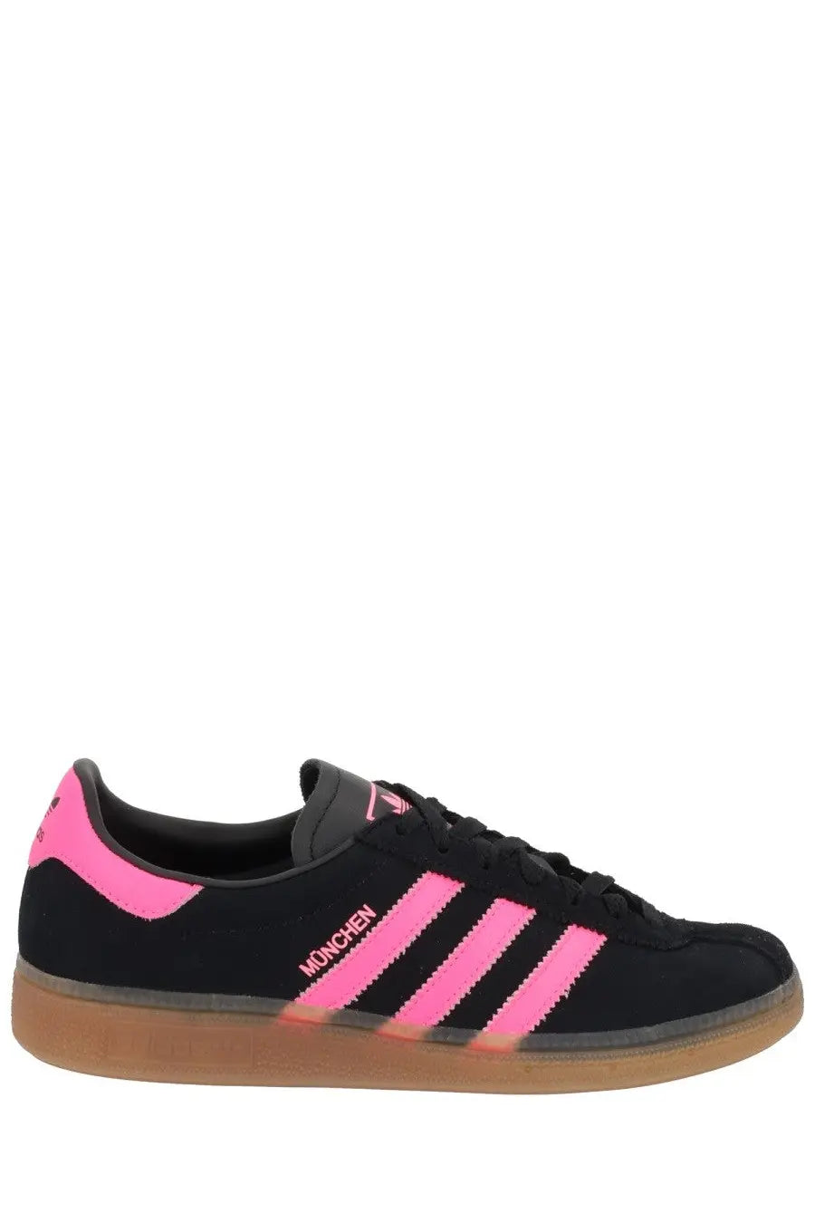 Adidas women’s sneaker Muenchen black featuring black suede with vibrant pink 三条纹 stripes and gum rubber sole