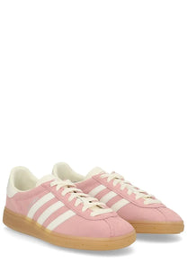 Adidas women sneaker muenchen blue featuring pink suede gazelle sneakers with white stripes and gum rubber sole