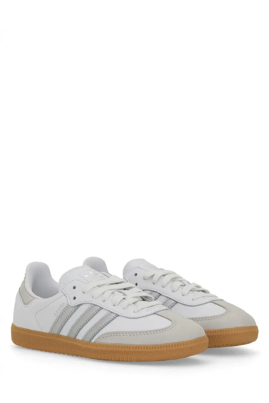 Adidas women’s sneaker samba white with silver stripes and gum rubber sole in classic leather design