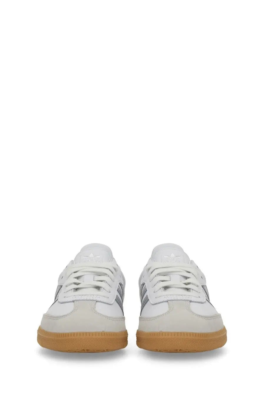 Adidas women’s sneaker samba white with silver stripes and gum rubber sole in classic leather design