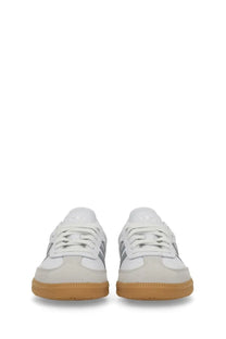 Adidas women’s sneaker samba white with silver stripes and gum rubber sole in classic leather design