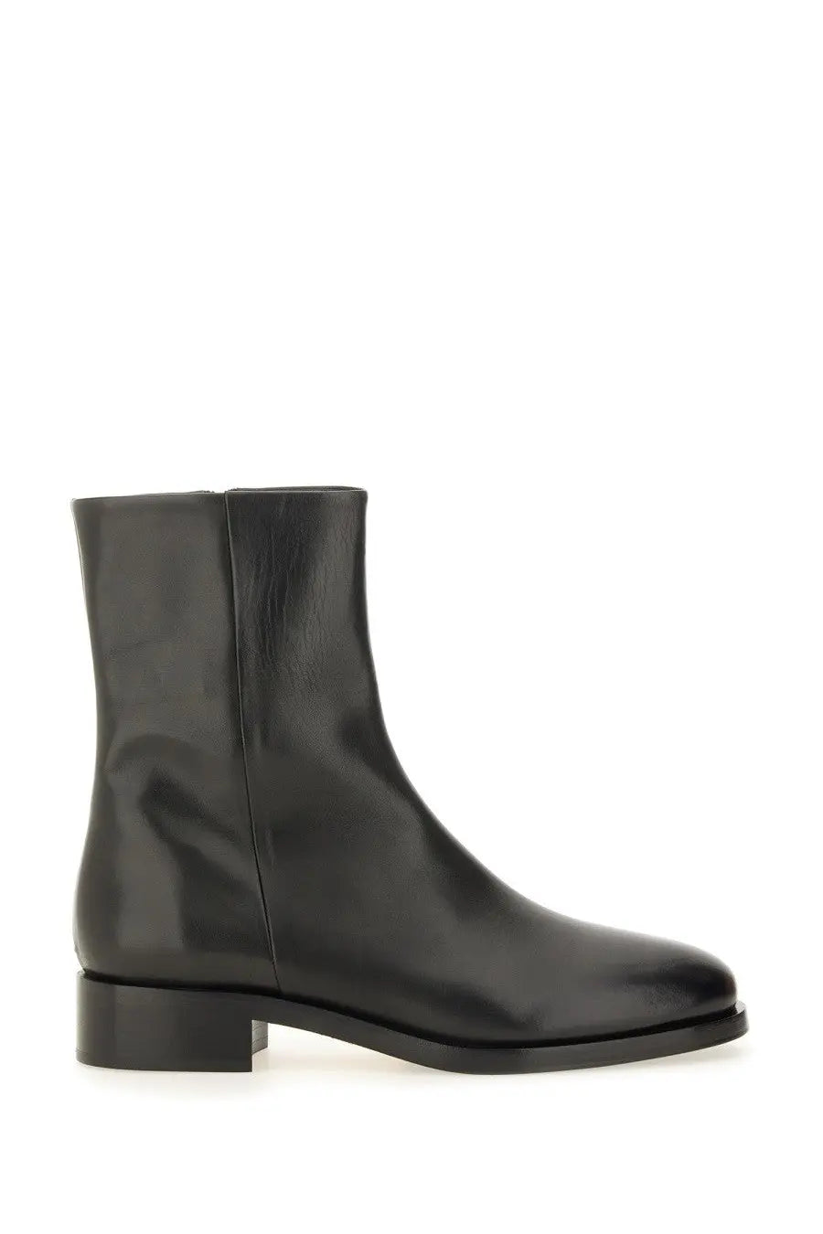 Aeyde women’s black leather ankle boot vincent with low block heel and sleek minimalist design