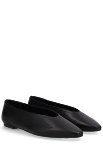 Aeyde women’s dancer Kirsten black leather ballet flats with sleek minimalist design and pointed toes