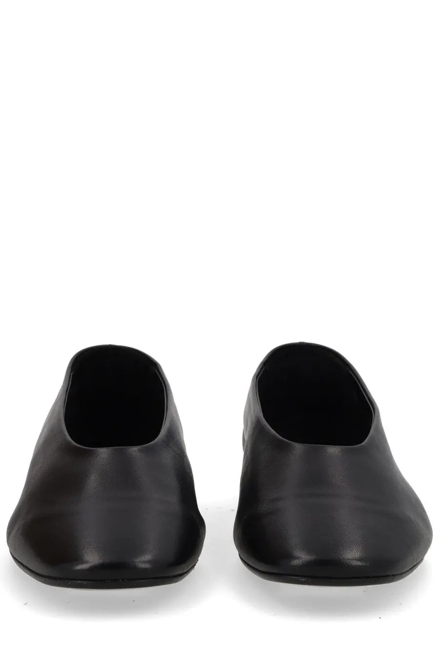 Aeyde women’s dancer Kirsten black leather ballet flats with sleek minimalist design for everyday wear