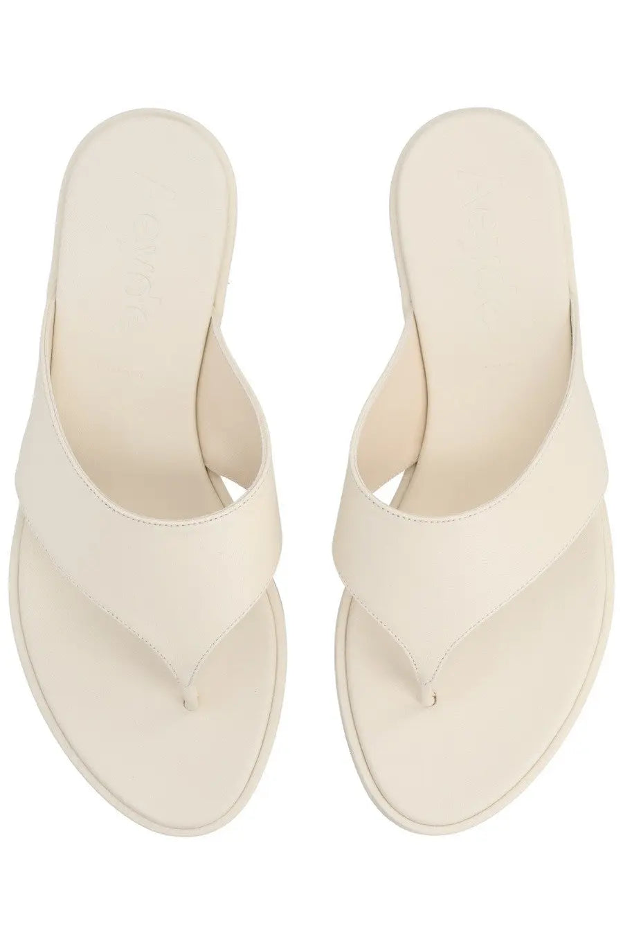 Cream-colored leather flip-flops with minimalist design and subtle stitching from Aeyde women’s leather thong sandal white