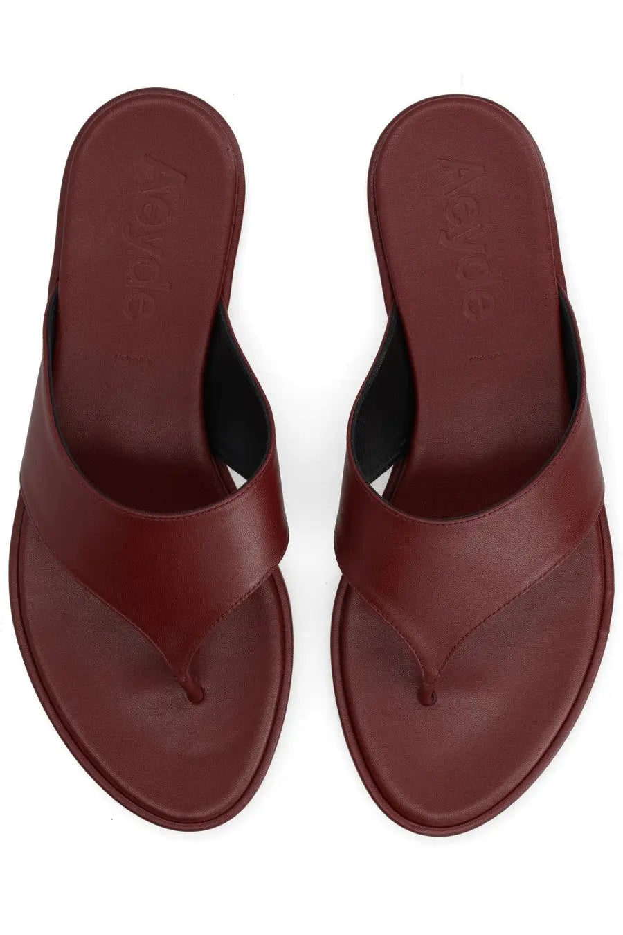 Aeyde women’s Sandalo Infradito Amaya red burgundy leather flip flops with minimalist design and subtle brand embossing