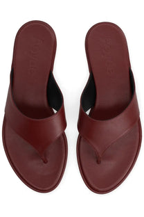 Aeyde women’s Sandalo Infradito Amaya red burgundy leather flip flops with minimalist design and subtle brand embossing