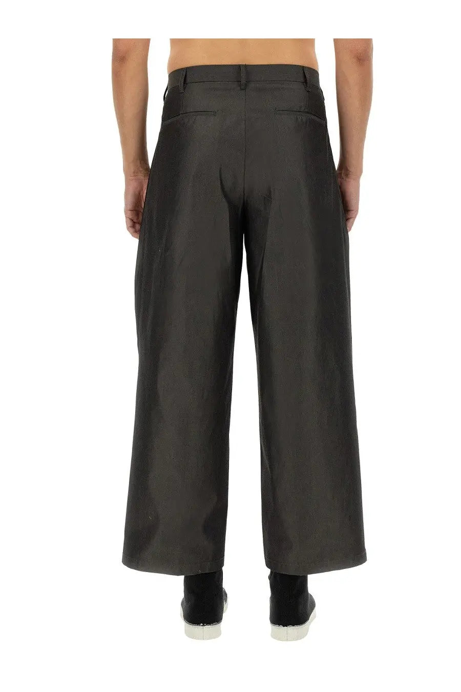Black wide-leg trousers with sleek modern cut and subtle creases from AïE men’s wide fit pants grey collection
