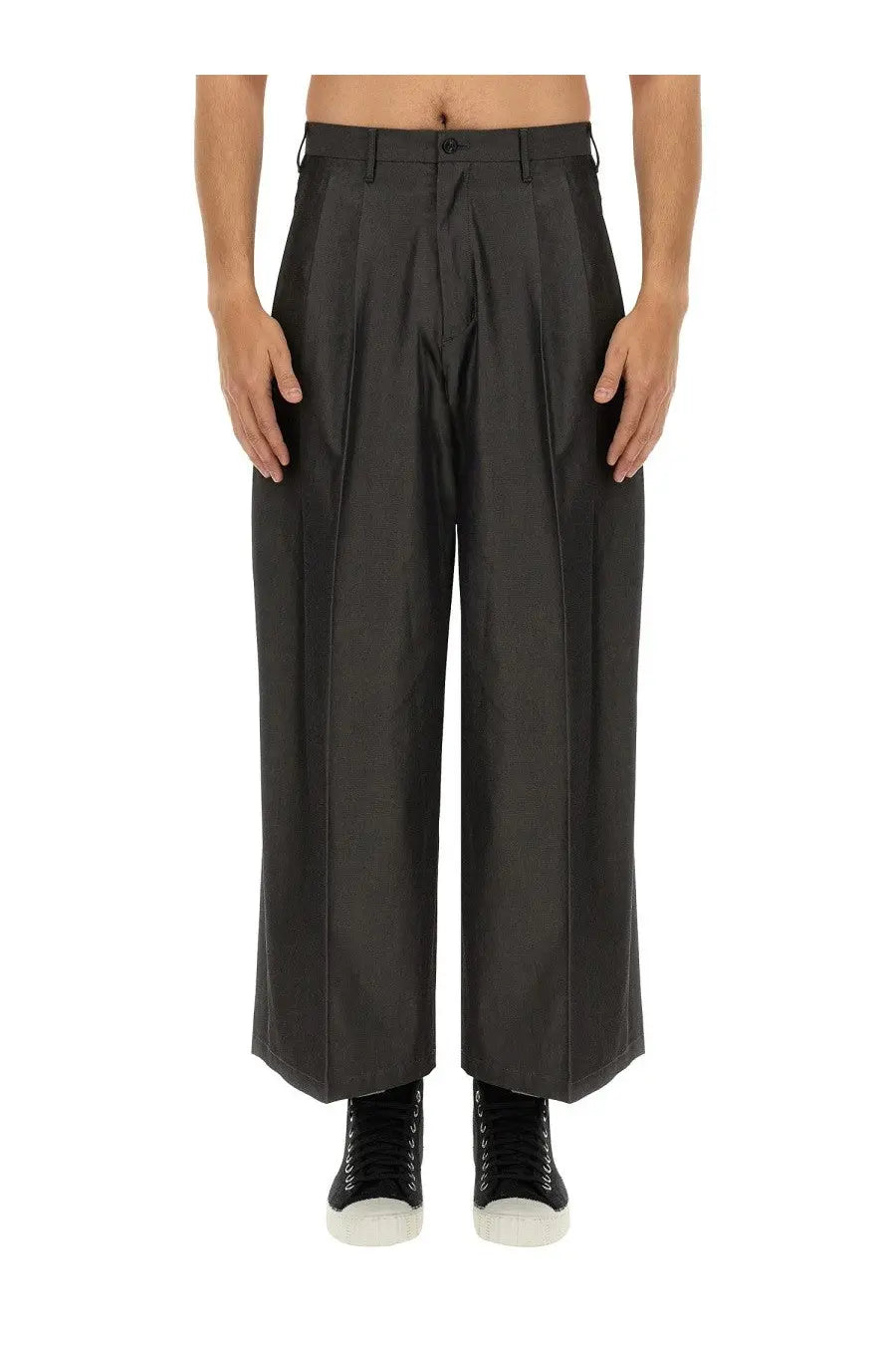 AïE men’s grey wide fit pants in black pleated fabric with a sleek modern cut and wide leg design