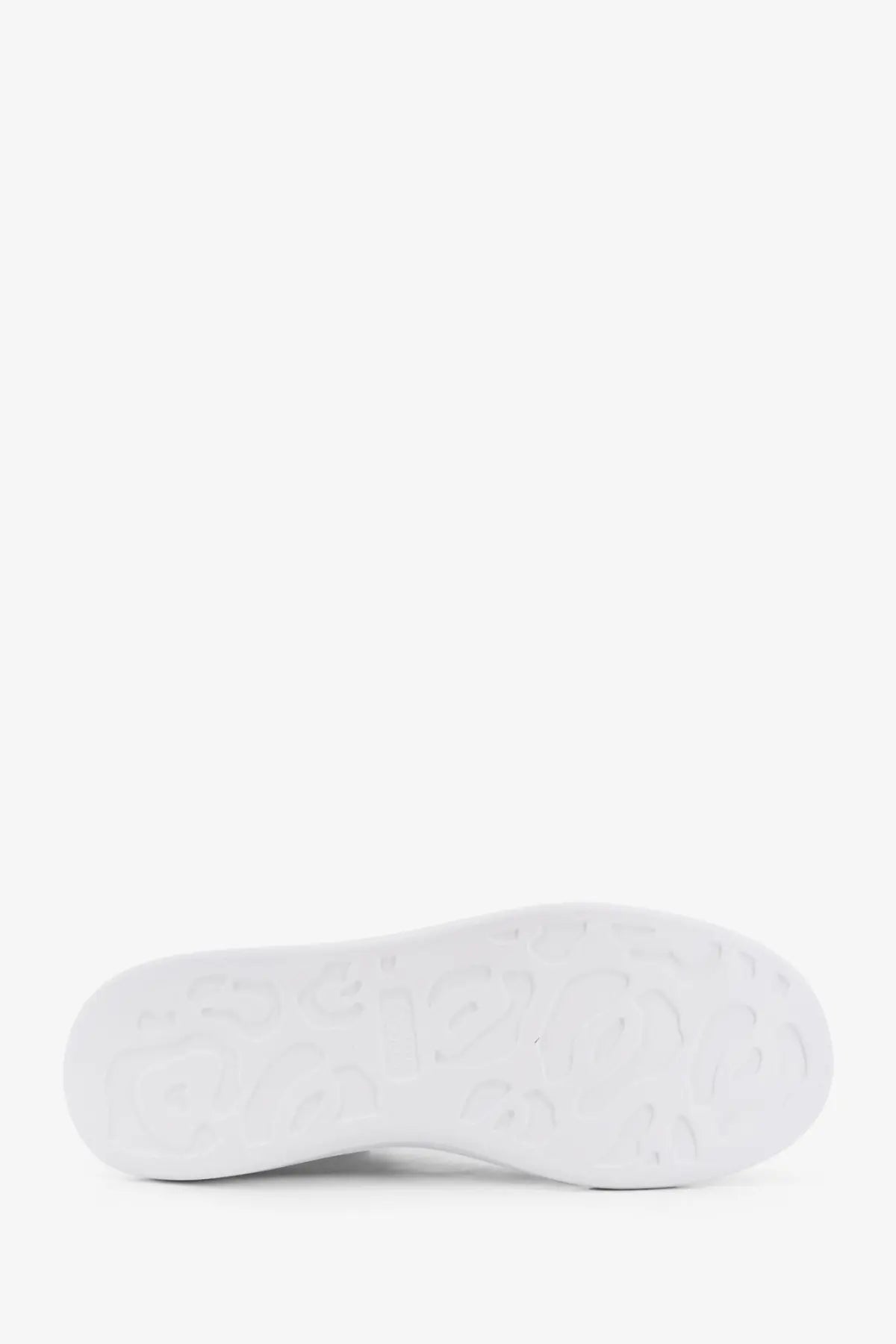 White rubber sole with embossed logo on alexander mcqueen men’s low top black leather sneakers