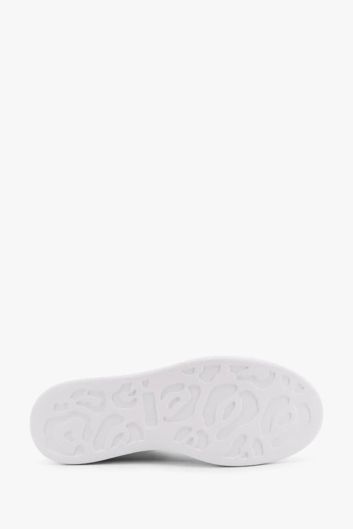 White rubber sole with embossed logo pattern on alexander mcqueen women’s larry low top leather sneakers white