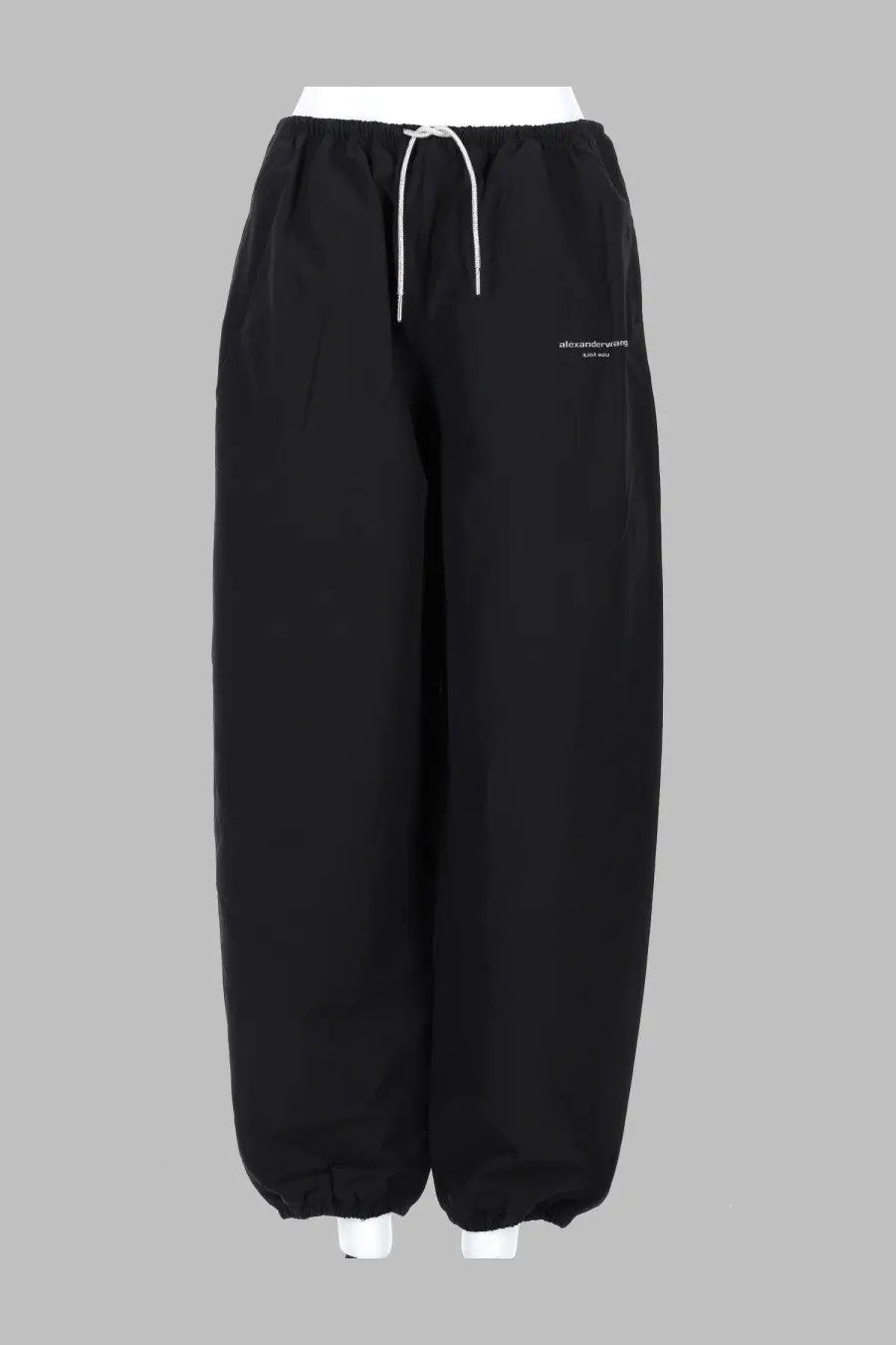 Alexanderwang women’s pantalone track con black drawstring pants with relaxed wide-leg silhouette and white cord detailing