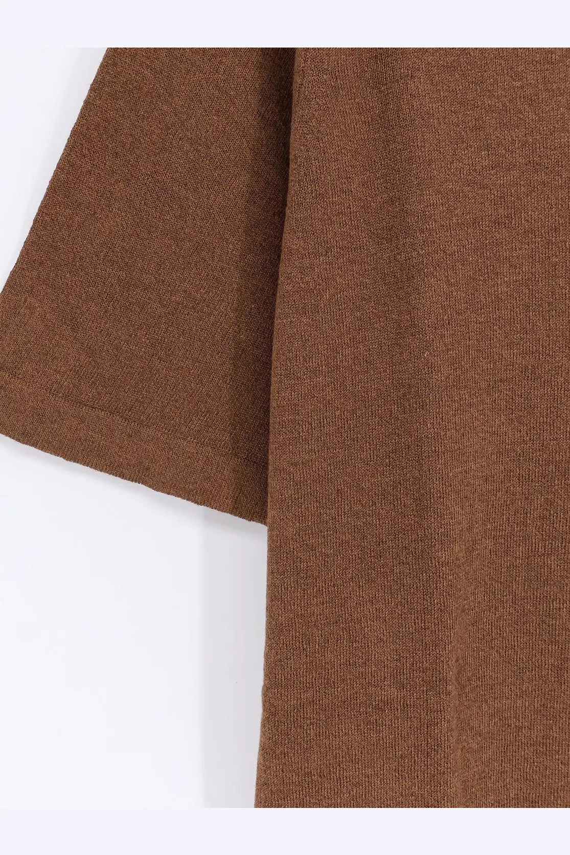 A close-up of alpha-studio men’s brown polo shirt sleeve made of linen and cotton blend with ribbed knit texture