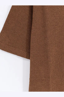 A close-up of alpha-studio men’s brown polo shirt sleeve made of linen and cotton blend with ribbed knit texture