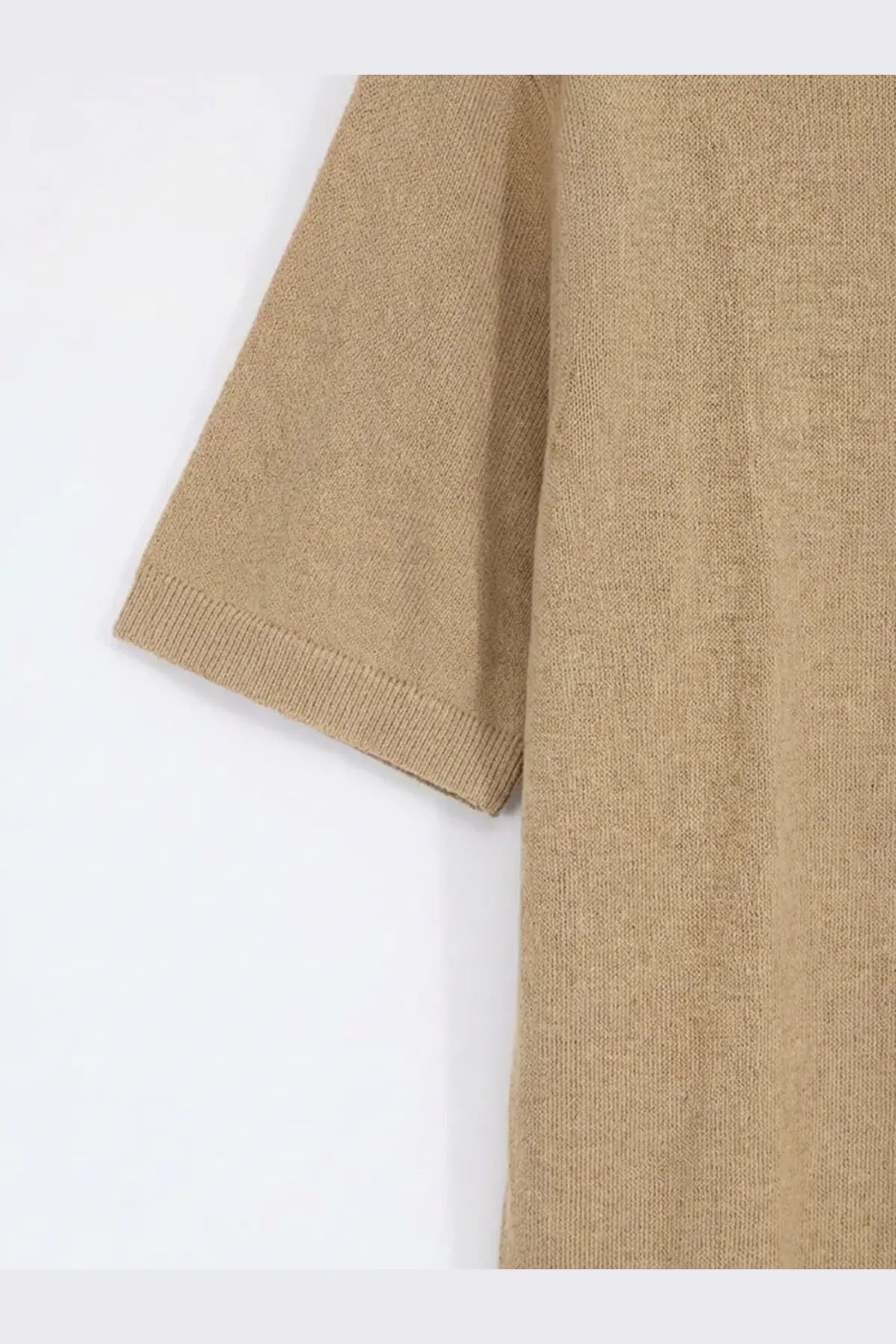 Beige knitted short-sleeved alpha-studio polo shirt made from linen and cotton blend with ribbed cuffs