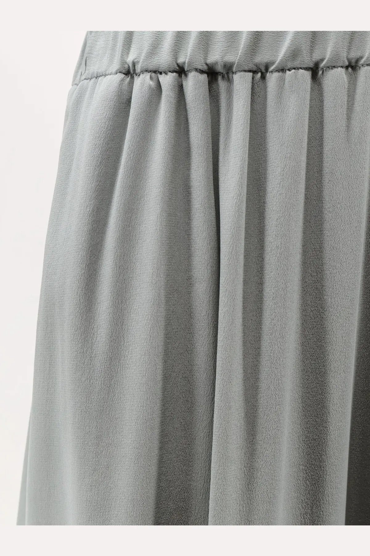 Alysi women’s balloon silk trousers in light gray with soft pleats and an elastic waistband