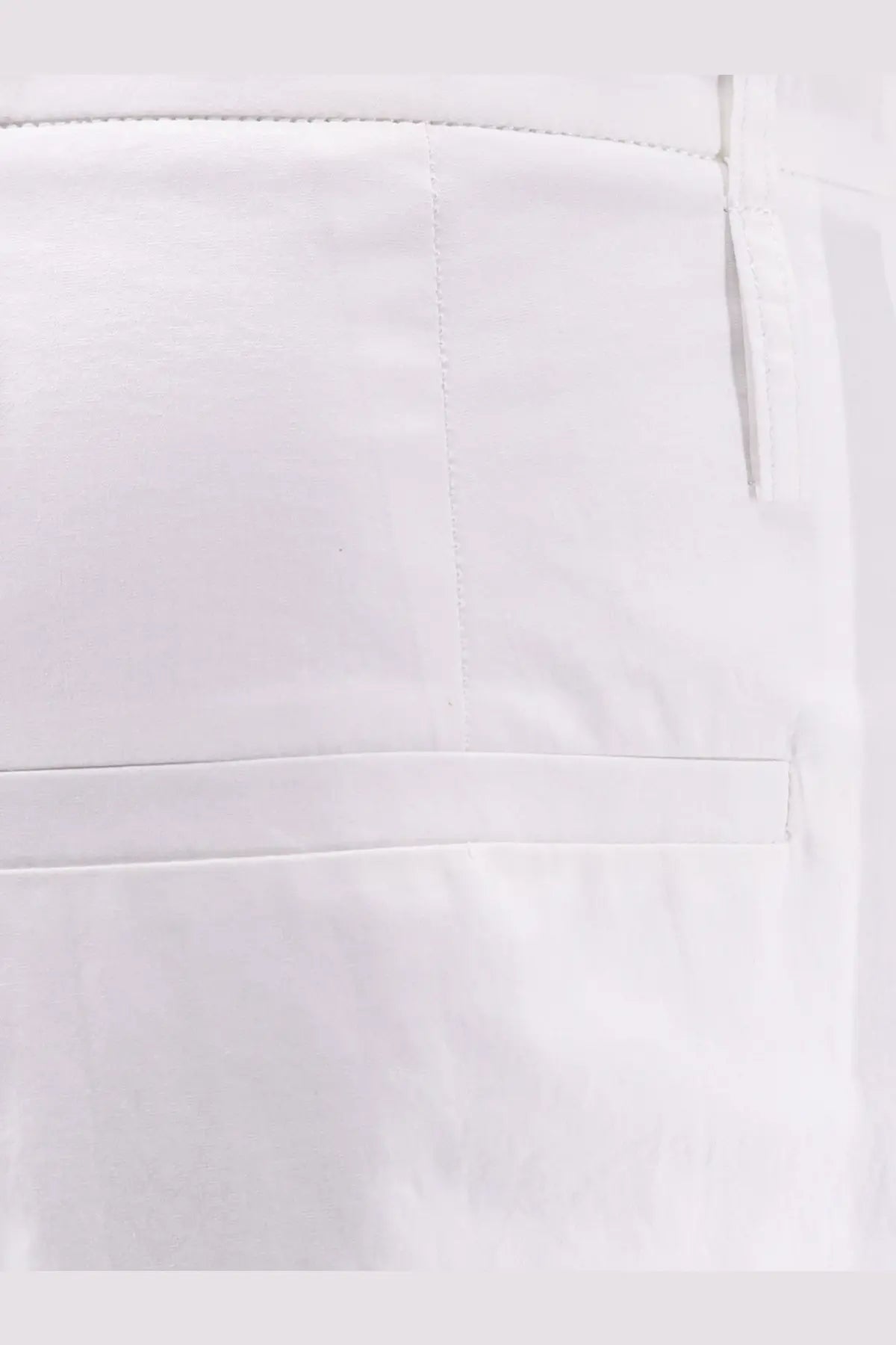 Alysi women’s white cotton trousers with a clean tailored design and subtle stitching details