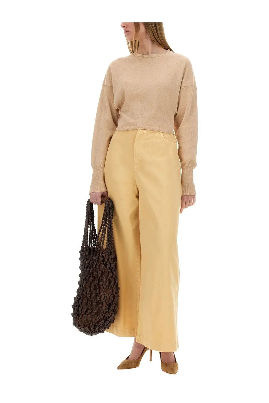 Brown knitted mesh tote bag with thick braided handles paired with Alysi women’s beige cropped shirt