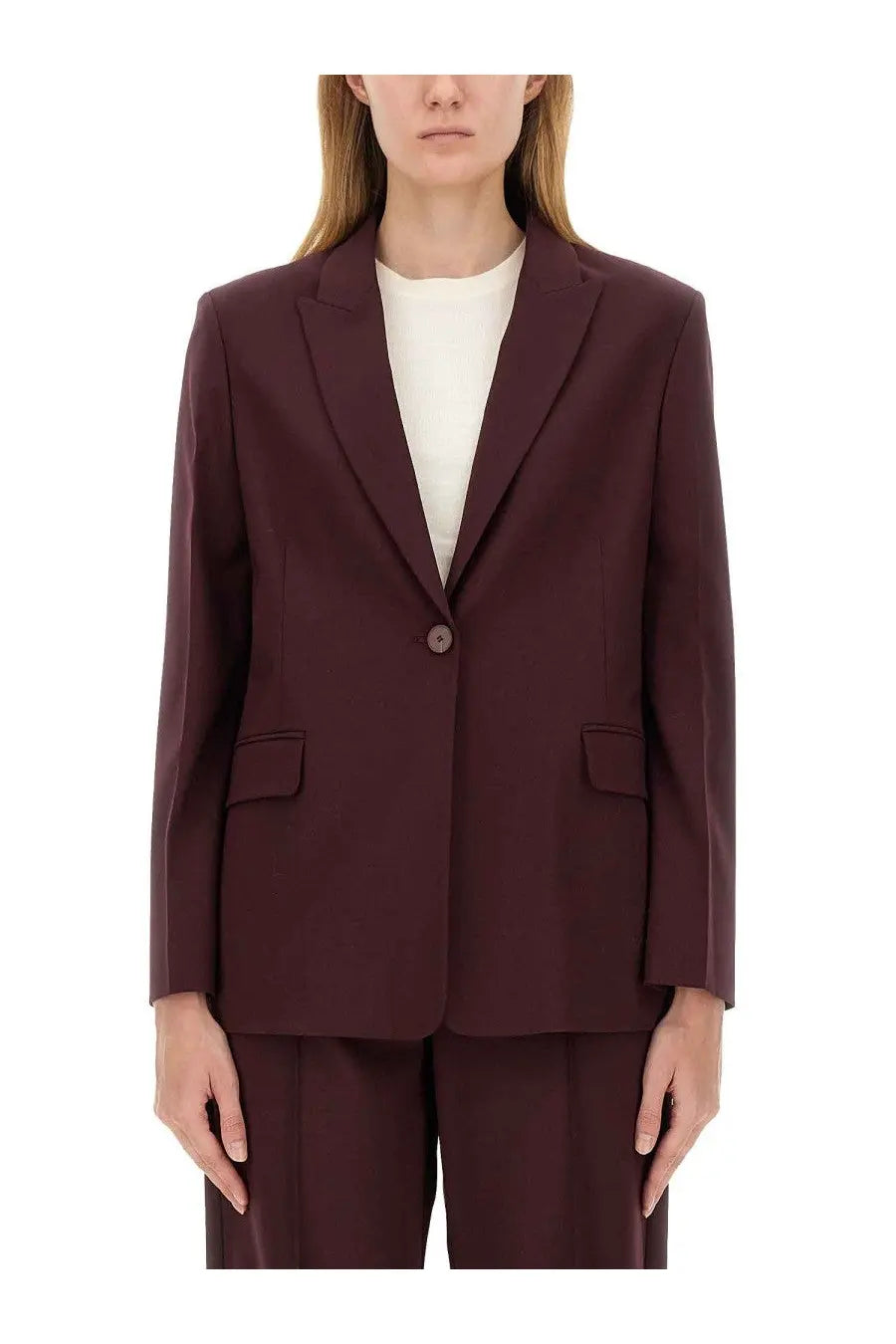 Alysi women’s tailored red blazer with structured fit, subtle sheen, single-breasted design, and two flap pockets