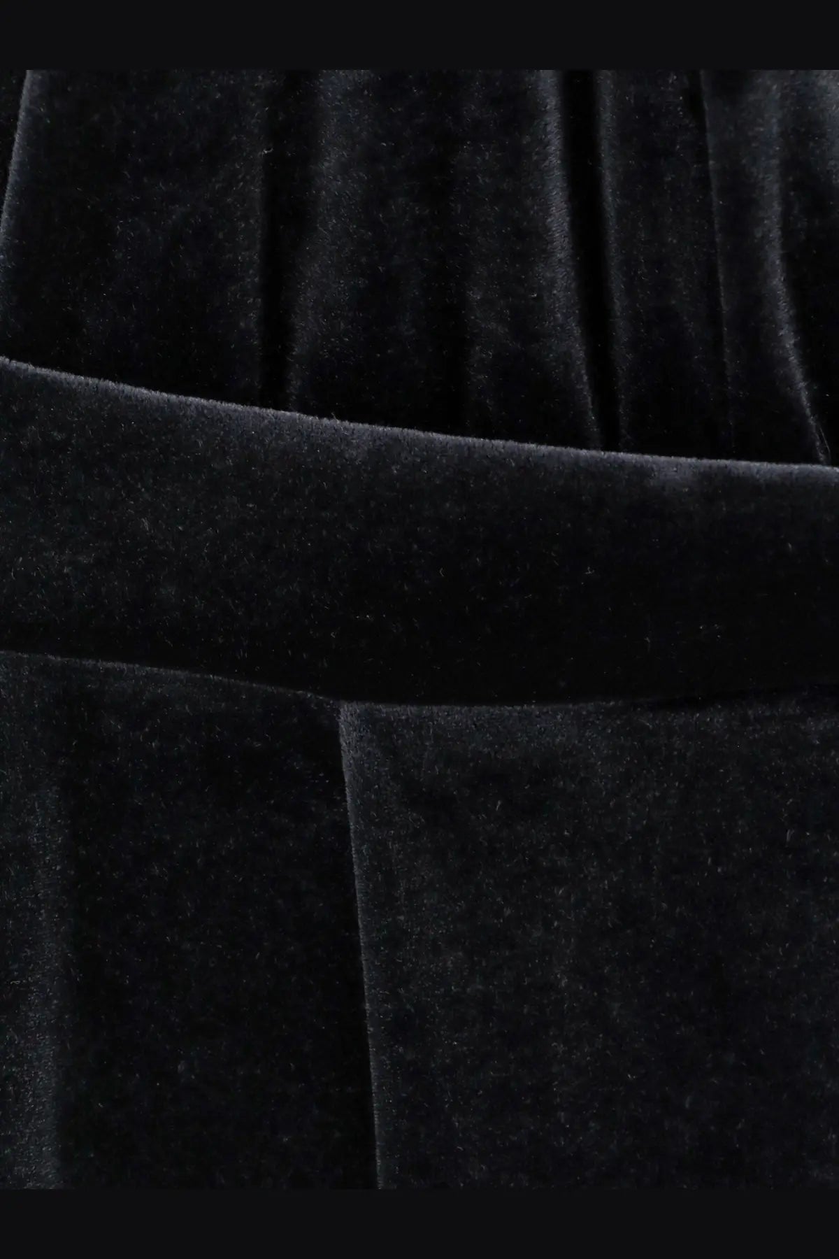 Amazuìn women’s gily velvet jumpsuit black showing soft plush texture and subtle sheen of black velvet fabric