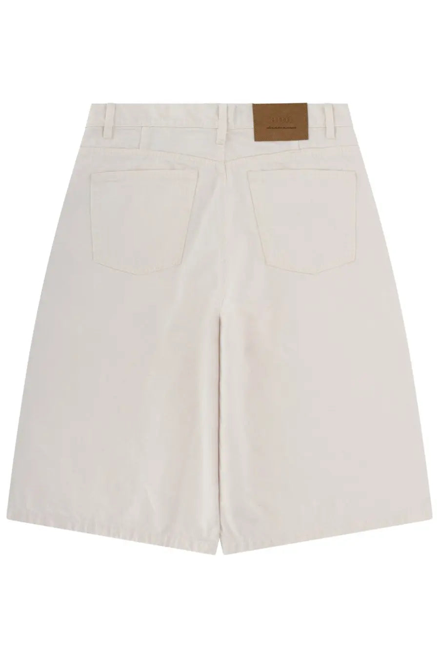 Cream-colored wide-leg denim shorts with brown leather brand patch on waistband ami paris men’s cotone white