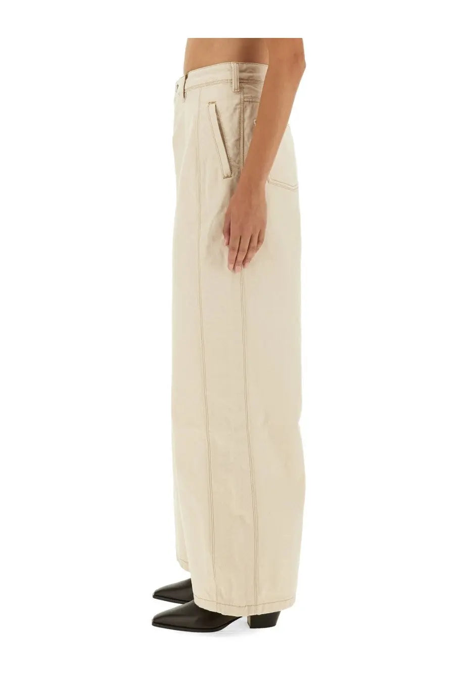 Ami Paris women’s super wide fit jeans beige cream-colored wide-leg denim trousers with relaxed fit and visible stitching details
