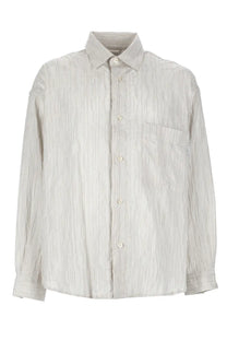 Amish supplies men’s camicia in cotone crinckle beige is a light gray and white striped button-up shirt with subtle textured weave