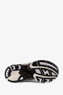 Asics men’s gel nimbus mesh sneakers white with sleek black and white gel-kayano 30 running shoes and geometric sole patterns
