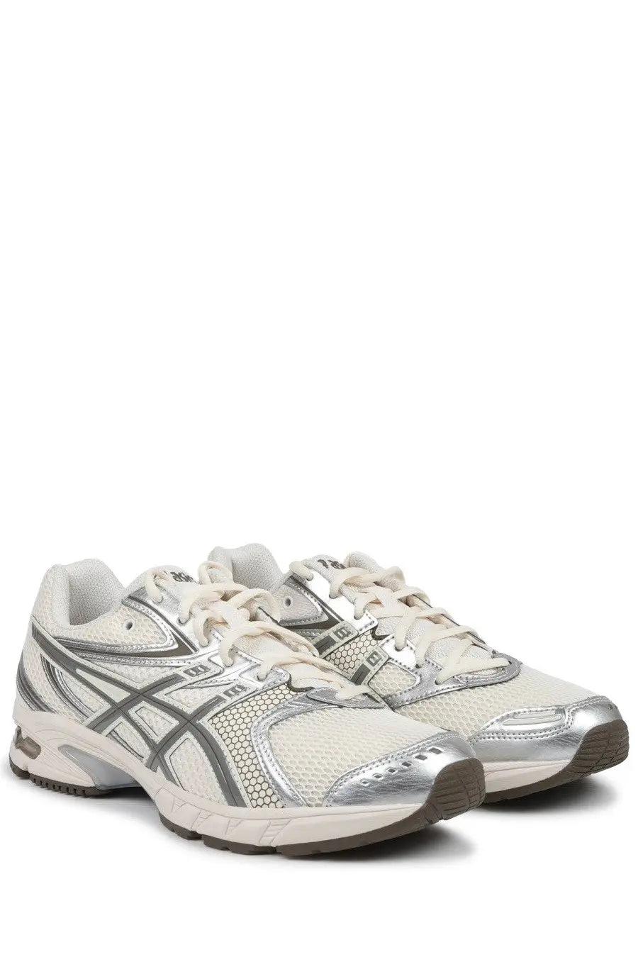 Asics unisex sneaker gel ds trainer beige with silver mesh upper metallic silver stripes and cushioned sole