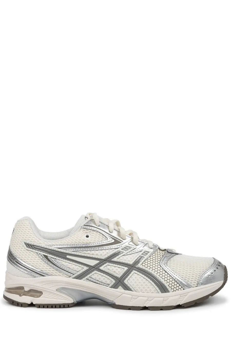 Asics unisex sneaker gel ds trainer beige with white and silver mesh upper metallic stripes and cushioned sole