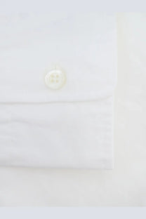 A crisp white cotton ASPESI men’s Fred shirt cuff with a single off-white four-hole button