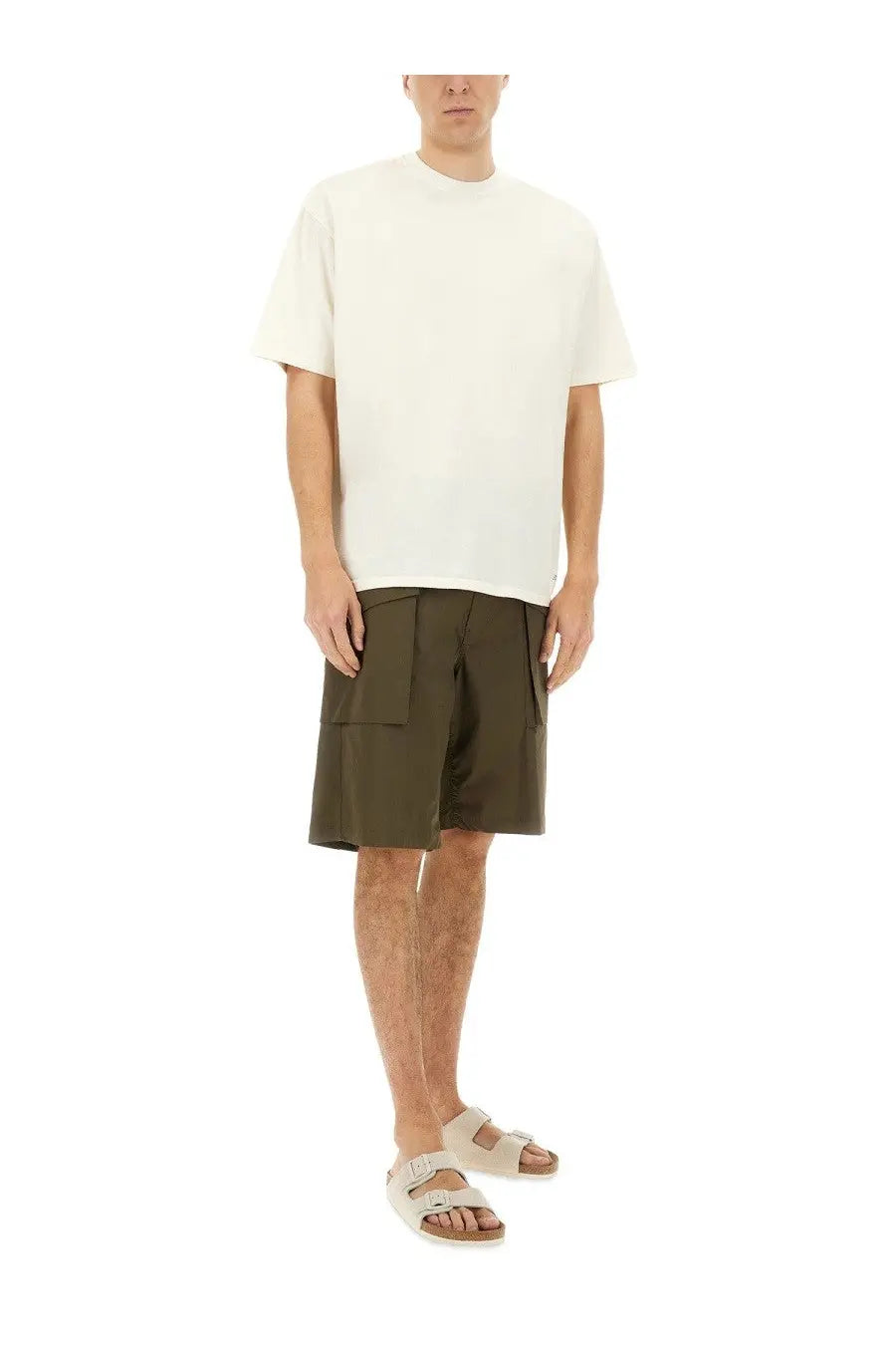 A man wearing an off-white short sleeve crew neck t-shirt with olive green aspesi men’s short lou cargo shorts