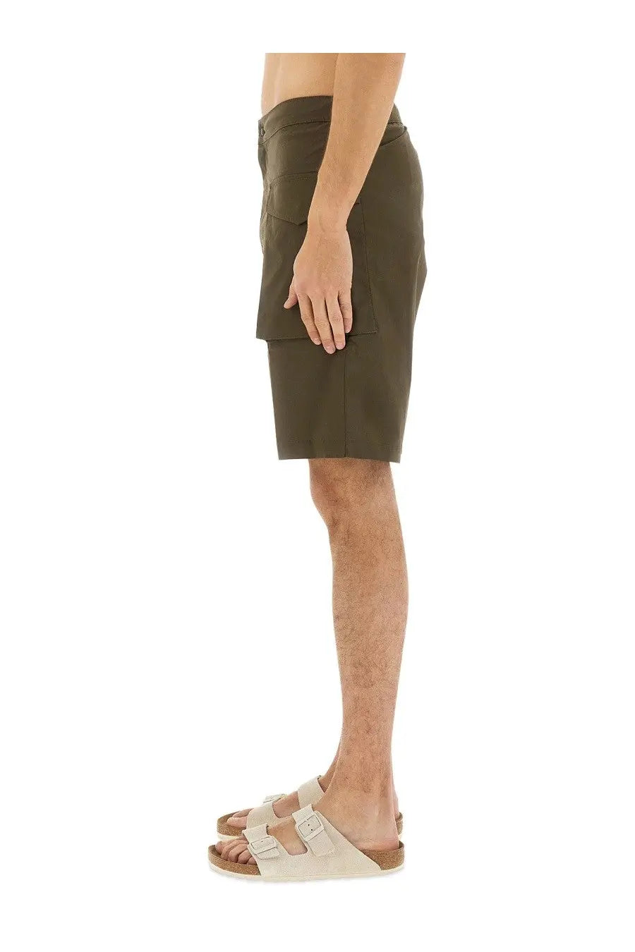 Aspesi men’s short Lou green olive green cargo shorts with side pocket and belt loop detail for casual wear
