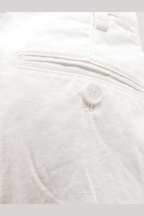 White button with four holes sewn on light-colored fabric of aspesi women’s cotton and linen shorts white