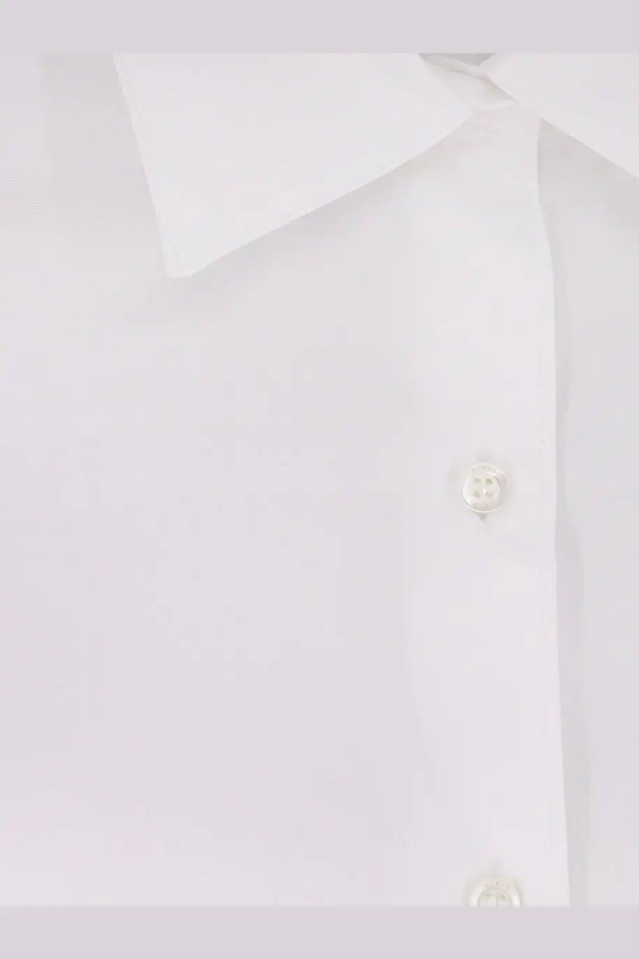 Aspesi women’s white cotton shirt with crisp fabric and subtle sheen perfect for formal or casual wear