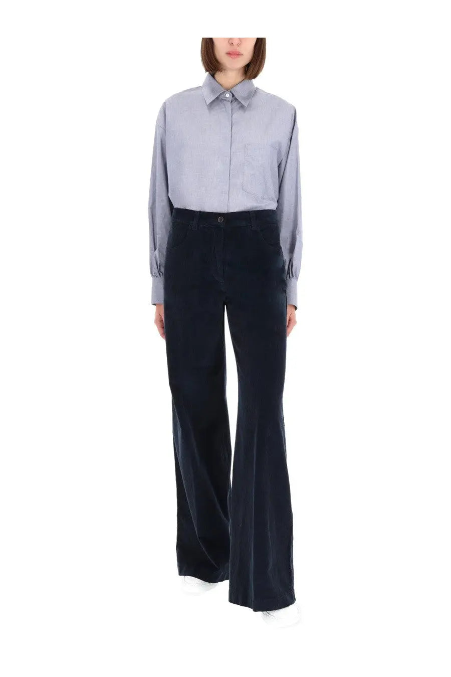 A pair of dark navy velvet flared trousers with high waist and button closure from aspesi women’s collection