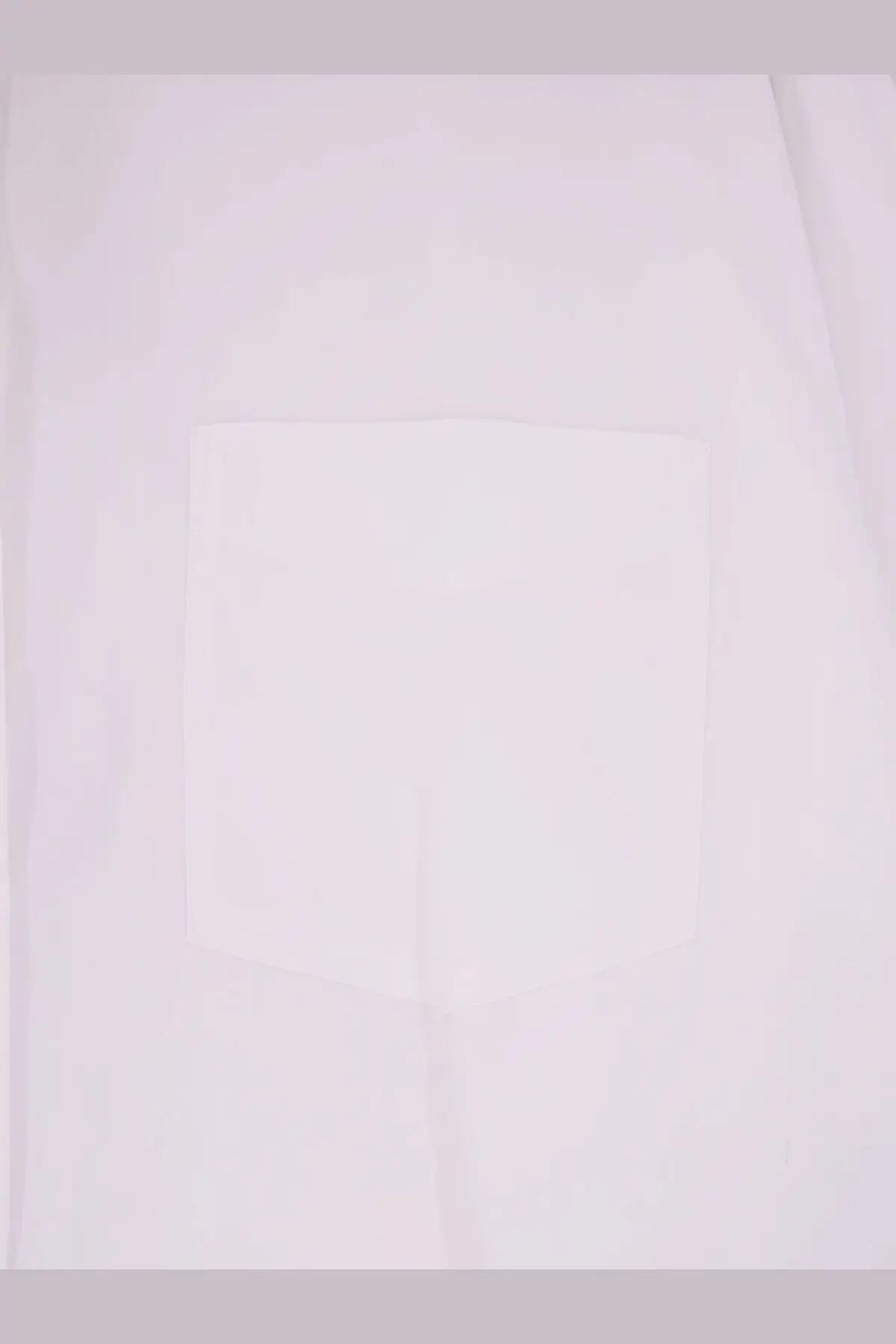 White fabric pocket with subtle texture on aspesi women’s oversize cotton shirt in white