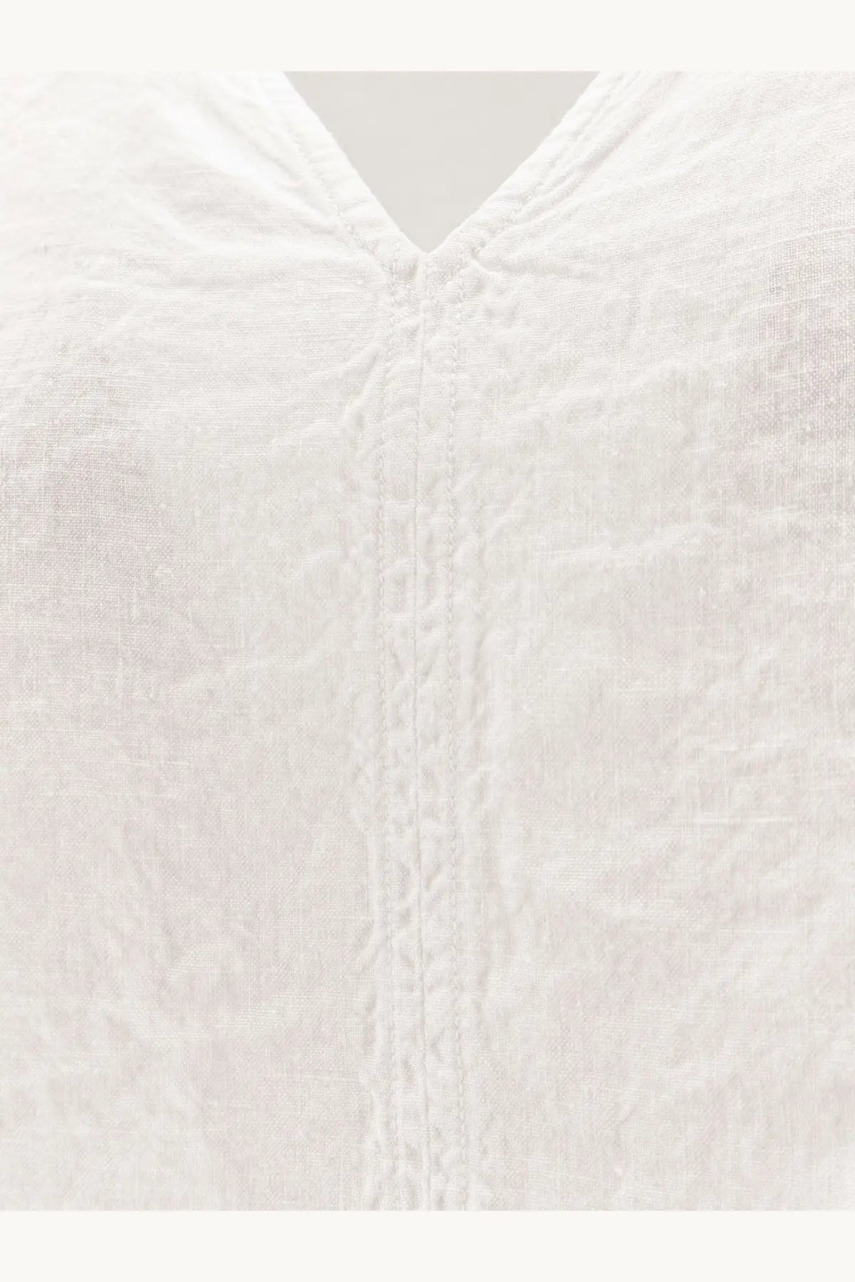 Aspesi women’s vissuto oversize white linen blouse with subtle textured weave and delicate embroidered front seam detailing