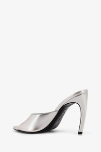 The attico women’s laminated leather betta sandals in silver feature a silver metallic mule heel with a black insole