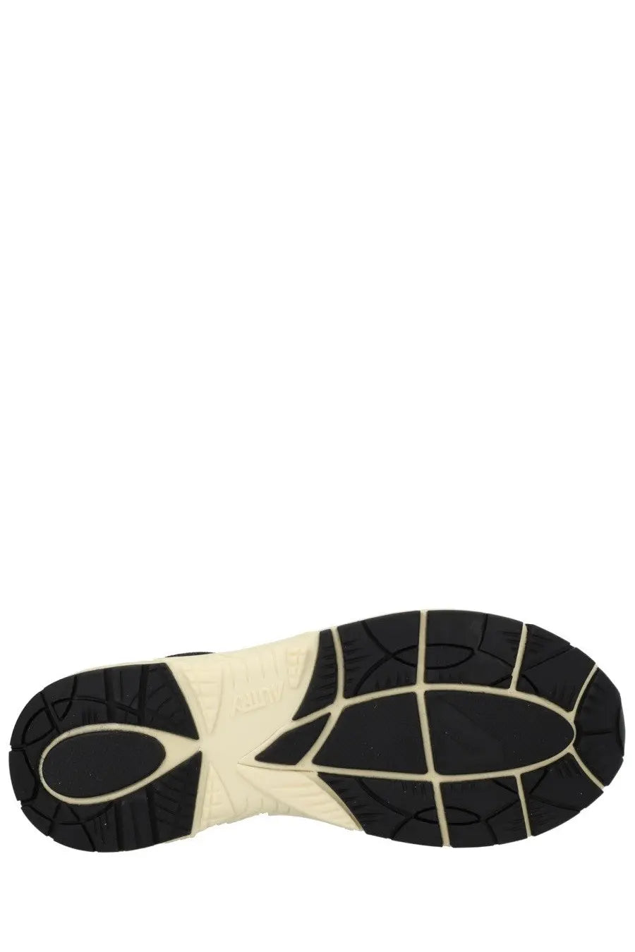 Black and cream-colored rubber sole with geometric tread on autry men’s hyperway sneaker black