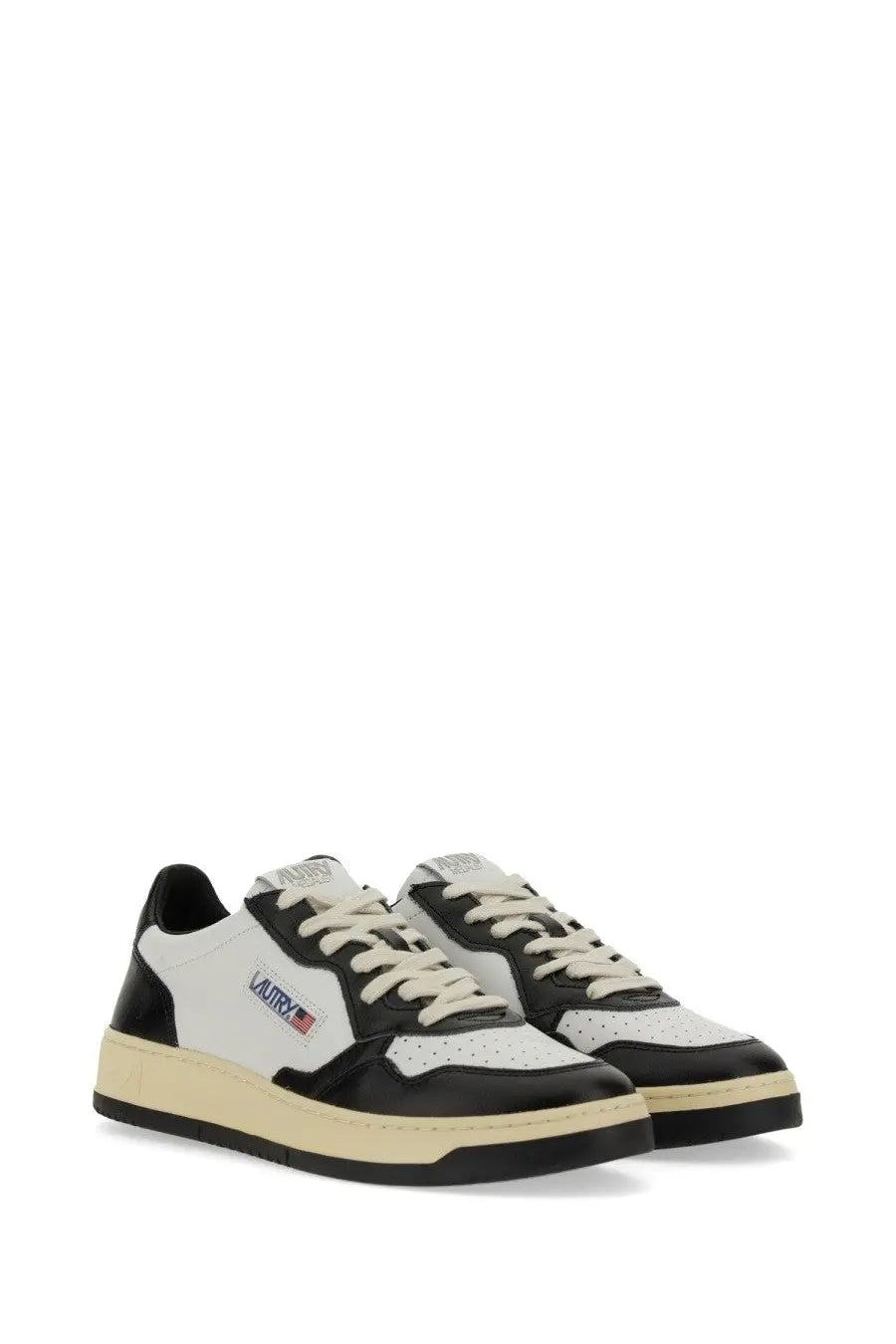Autry men’s sneaker Medalist low black and white leather low-top with cream rubber sole and perforated detailing