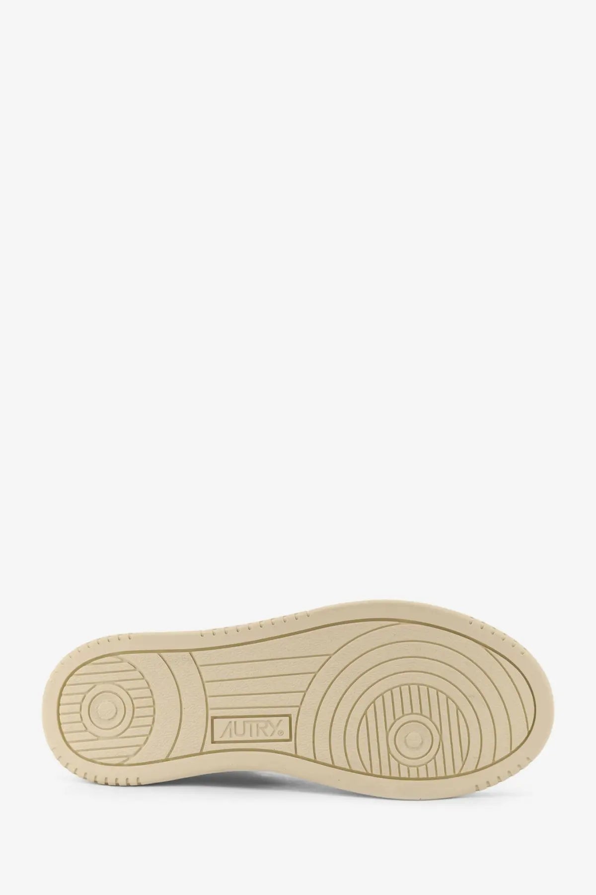 Beige rubber sole with circular tread patterns and autry branding on autry women’s medalist leather sneakers white