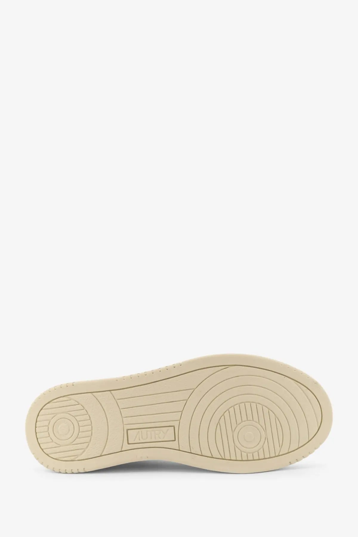 Beige rubber sole with circular tread patterns and subtle brand logo on autry women’s medalist leather sneakers white