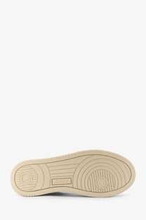 Beige rubber sole with circular tread patterns and embossed autom branding on autry women’s medalist low leather sneaker