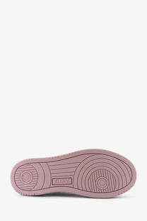 Pink rubber sole with circular tread patterns and aura brand name on autry women’s medalist low leather suede sneakers white